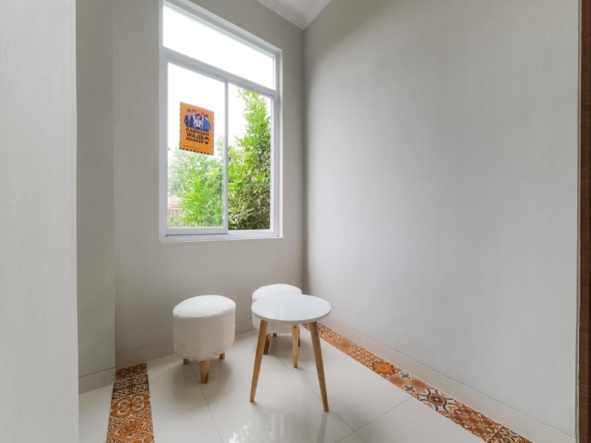 Super Oyo Collection O 90023 Damar Kusumo Guest House Maguwo Екстериор снимка